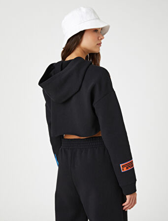 Crop Sweatshirt Kapüşonlu Asimetrik Kesim Slogan Baskılı Fermuar Detaylı