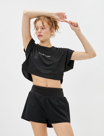 Crop Spor Tişört Asimetrik Kesim Baskılı