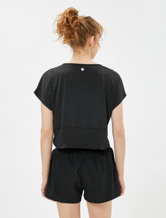 Crop Spor Tişört Asimetrik Kesim Baskılı