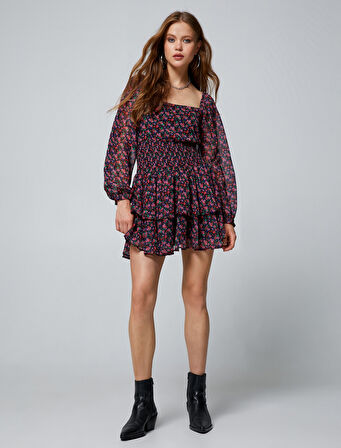 Çiçekli Mini Elbise Uzun Tül Kollu Astarlı Kare Yaka Katlı