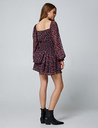 Çiçekli Mini Elbise Uzun Tül Kollu Astarlı Kare Yaka Katlı