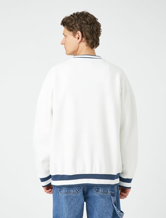 Kolej Oversize Sweatshirt V Yaka Aplike İşleme Detaylı Şardonlu