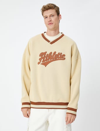 Kolej Oversize Sweatshirt V Yaka Aplike İşleme Detaylı Şardonlu