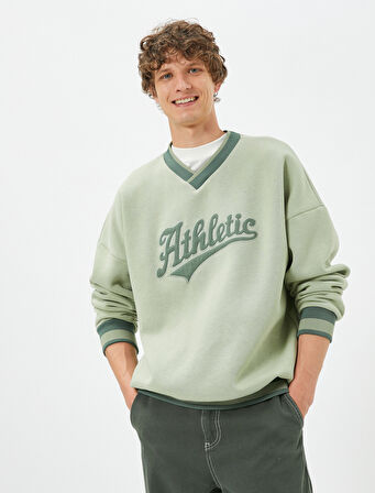Kolej Oversize Sweatshirt V Yaka Aplike İşleme Detaylı Şardonlu