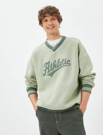 Kolej Oversize Sweatshirt V Yaka Aplike İşleme Detaylı Şardonlu