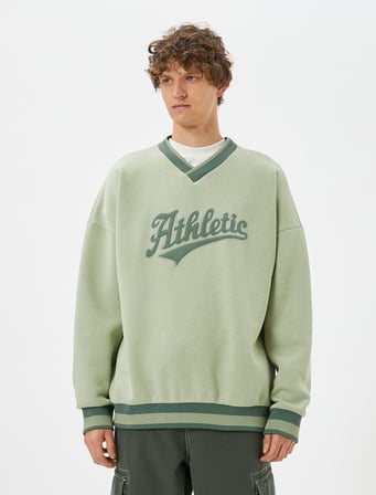 Kolej Oversize Sweatshirt V Yaka Aplike İşleme Detaylı Şardonlu