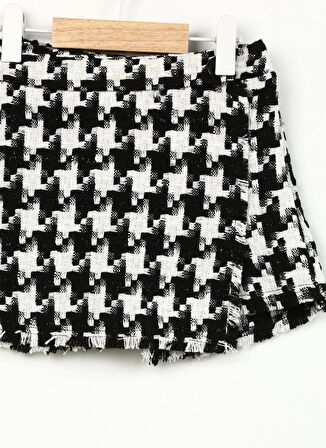 Koton Standart Bel Standart Siyah - Beyaz Kız Çocuk Şort 4WKG40006AW