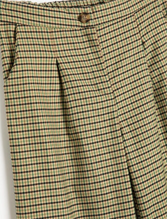 Geniş Paça Pantolon Pilili Detaylı Düğme Kapamalı Cepli