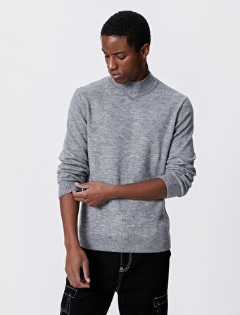 Basic Triko Kazak Yarım Balıkçı Yaka Dar Kesim