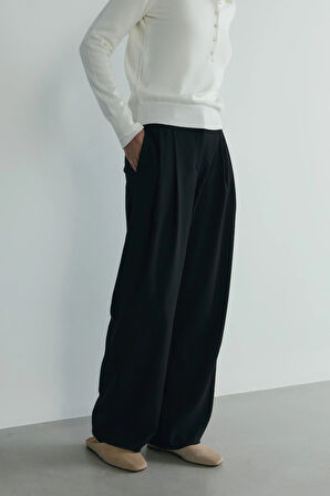 Siyah Lina Pileli Pantolon