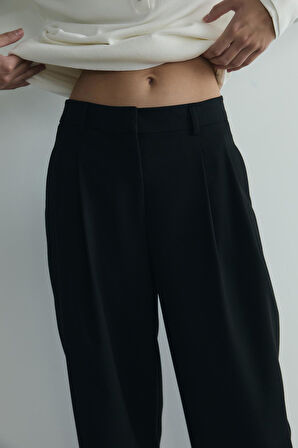 Siyah Lina Pileli Pantolon