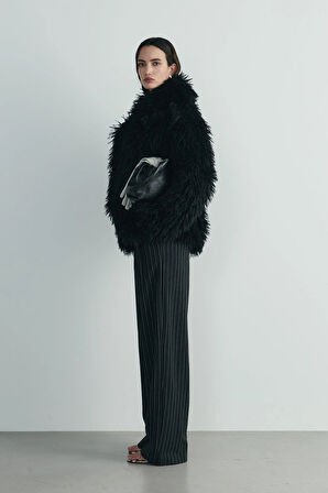 Siyah Core Geniş Yakalı Kürk Ceket