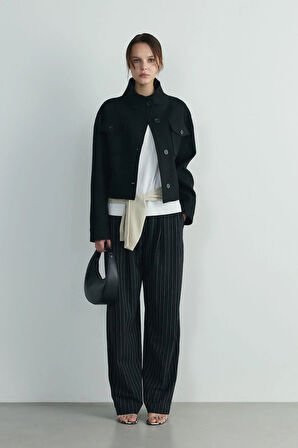 Siyah İris Düğmeli Kaşe Crop Ceket