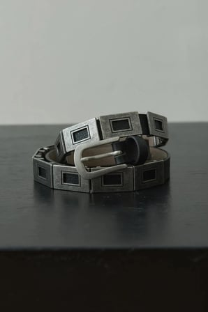 Siyah Metal Parça Detaylı Kemer