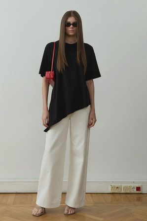 Siyah Asimetrik Oversize Tişört