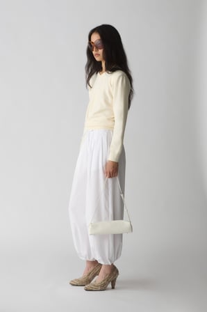 Ekru Mona V Yaka Kazak
