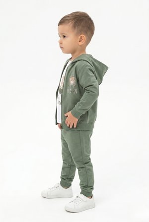 Toontoy Erkek Çocuk 3'lü Eşofman Takımı Uzun Kollu Bisiklet Yaka Nakışlı T-shirt - Kapüşonlu Fermuarlı Hırka- Beli Paçası Lastikli Eşofman Altı 25045