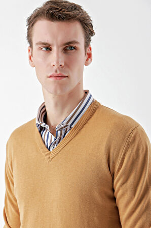  Erkek Camel Basic V Yaka Dynamic Fit Rahat Kesim Triko