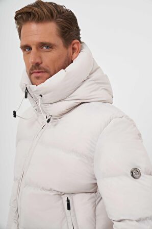  Erkek Beyaz Moesta Fermuarlı Kapüşonlu Dynamic Fit Rahat Kesim Mont