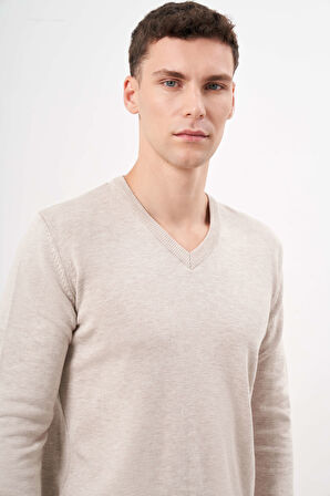  Erkek Bej Basic V Yaka Dynamic Fit Rahat Kesim Triko