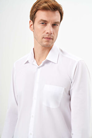  Erkek Beyaz Basic Düz Desen Cepli Sert Yaka Regular Fit Gömlek