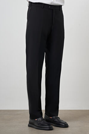  Erkek Siyah Basic Dynamic Fit Pantolon