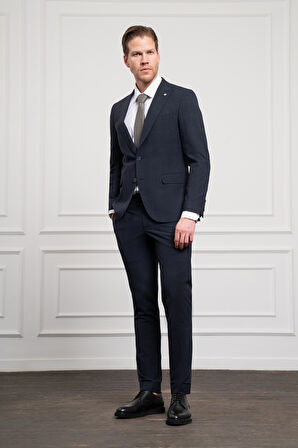  Erkek Lacivert Yünlü Slim Fit Sivri Yaka Takım Elbise