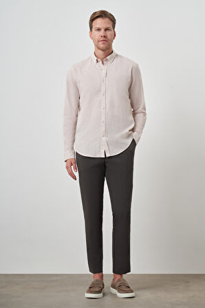  Erkek Bej Keten Trend Dynamic Fit Düğmeli Yaka Gömlek