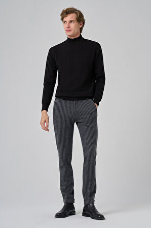  Erkek Siyah Basic Yarım Balıkçı Yaka Dynamic Fit Rahat Kesim Triko