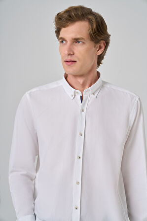  Erkek Beyaz Regular Fit Düğmeli Yaka Gömlek