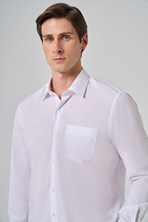  Erkek Beyaz Basic Regular Fit Sert Yaka Cepli Gömlek