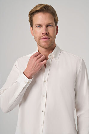  Erkek Beyaz Pamuk Trend Dynamic Fit Düğmeli Yaka Gömlek