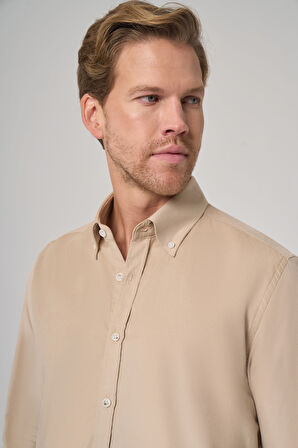  Erkek Bej Pamuk Trend Dynamic Fit Düğmeli Yaka Gömlek