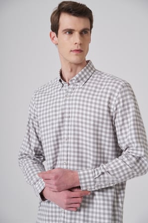  Erkek Gri Pamuk Trend Kareli Regular Fit Düğmeli Yaka Gömlek