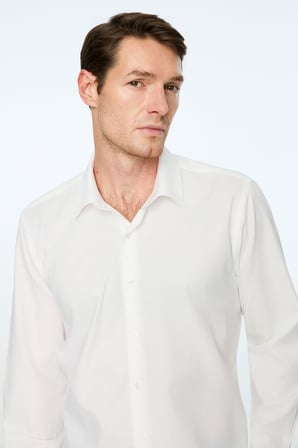  Erkek Beyaz Basic Regular Fit Sert Yaka Gömlek