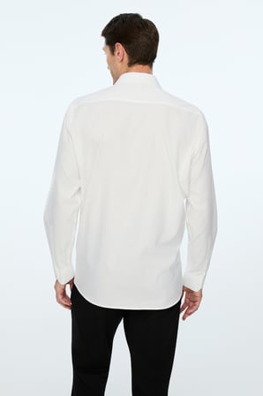  Erkek Beyaz Basic Regular Fit Sert Yaka Gömlek