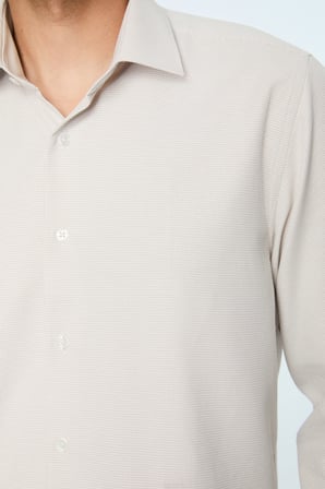  Erkek Bej Polyester Trend Desenli Dynamic Fit Sert Yaka Gömlek