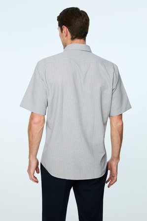  Erkek Siyah Trend Desenli Regular Fit Düğmeli Yaka Kısa Kollıu Cepli Gömlek