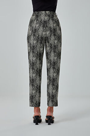 Özel Desenli Jakarlı Siyah Pantolon