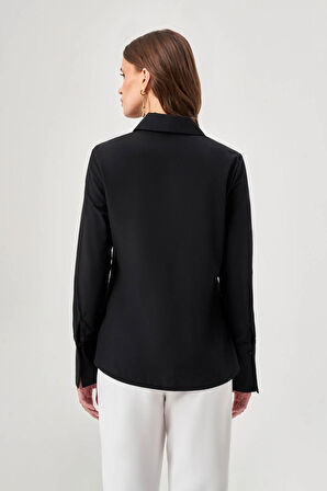 Omuzu Püsküllü Siyah Gömlek