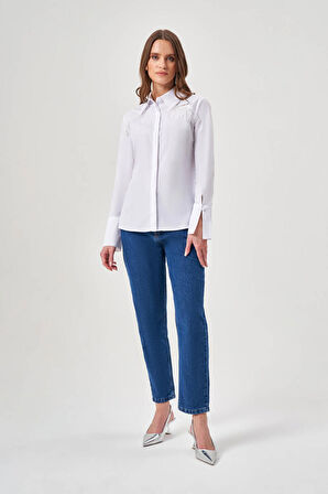 Omuzu Püsküllü Beyaz Gömlek