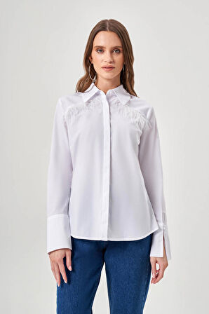 Omuzu Püsküllü Beyaz Gömlek