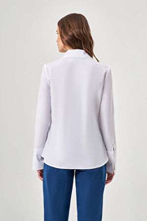 Omuzu Püsküllü Beyaz Gömlek