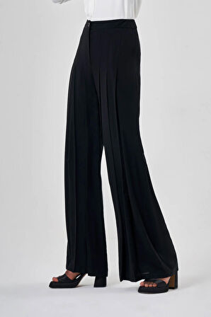 Önü Kırma Pliseli Siyah Pantolon