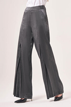 Parlak Detaylı Gri Pantolon