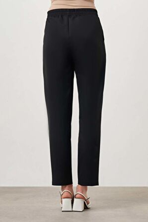 Beli Lastik Bağcıklı Siyah Pantolon