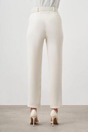 Hazır Kemerli Ekru Pantolon