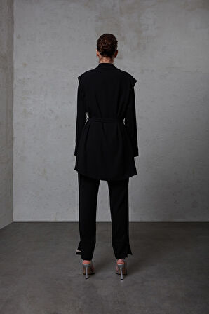 Paça Kesikli Siyah Pantolon