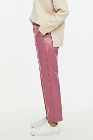 Mizalle Deri Görünümlü Pembe Jogger Pantolon