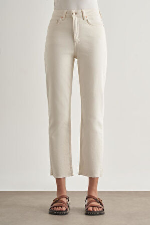 Mizalle  Kesik Paça Mom Fit Ekru Denim Pantolon